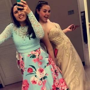 Meet your Posher, Chloe